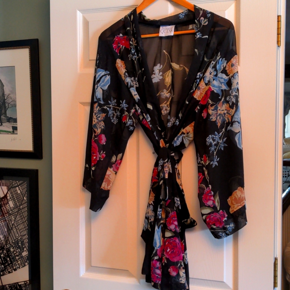 Helena Quinn Short Robe EUC
